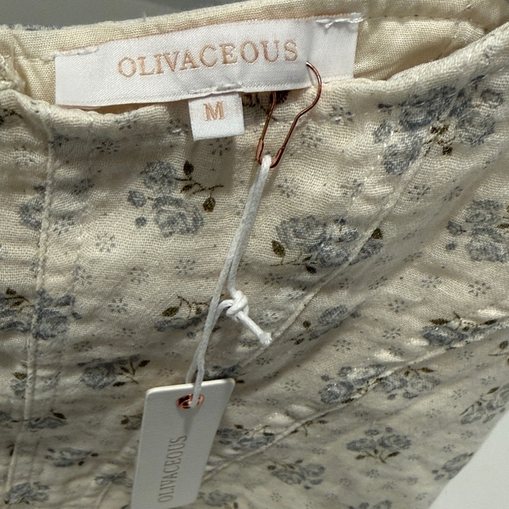 Olivaceous NWT Cream Isadora Floral Crop Top. Size M - Picture 2 of 8